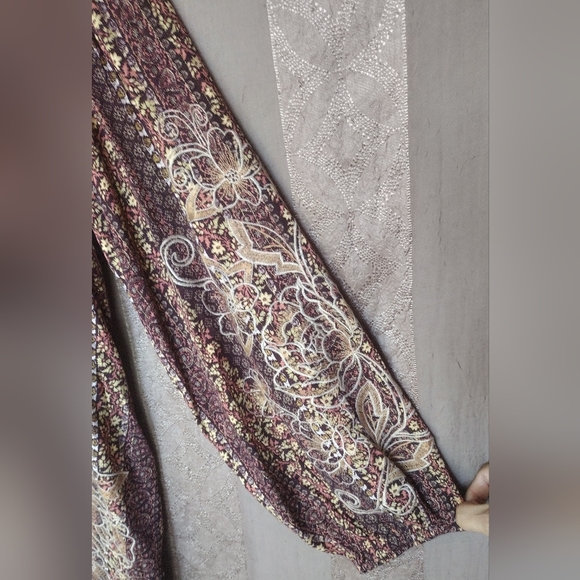 Floral Print V-Neck Women's Blouse in Brown and Cream - Picture 7 of 13